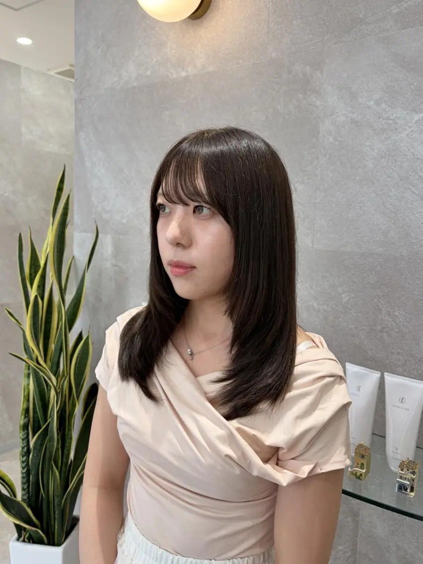 ロング アッシュ 韓国ヘアケアブリーチ 莉奈のヘアスタイル