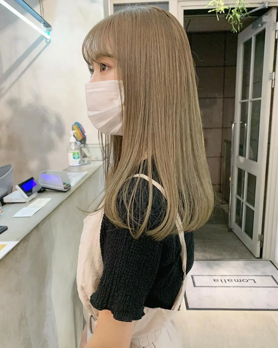 ロング カラー ネイル ハイトーンボブ 前田 表参道　グレージュのヘアスタイル