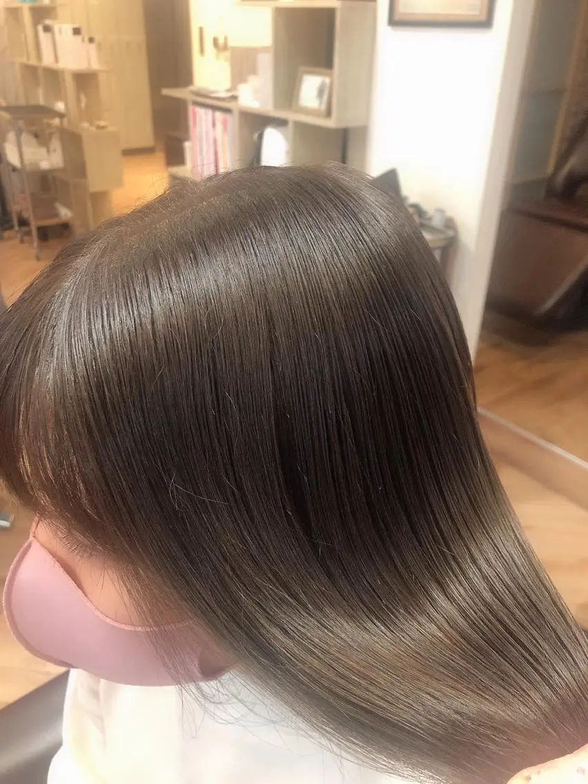 セミロング カラー 髪質改善 トリートメント 韓国🇰🇷レイヤー 映える顔周り🩷のヘアスタイル
