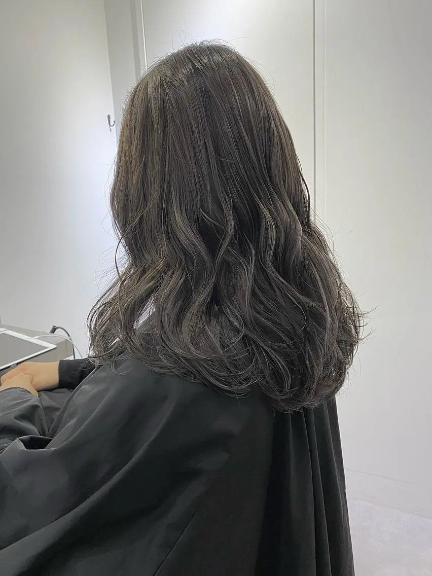 ロング カラー グレージュ ハイライトカラー ハイライト ブリーチ指名 NO1🌈SAKIのヘアスタイル