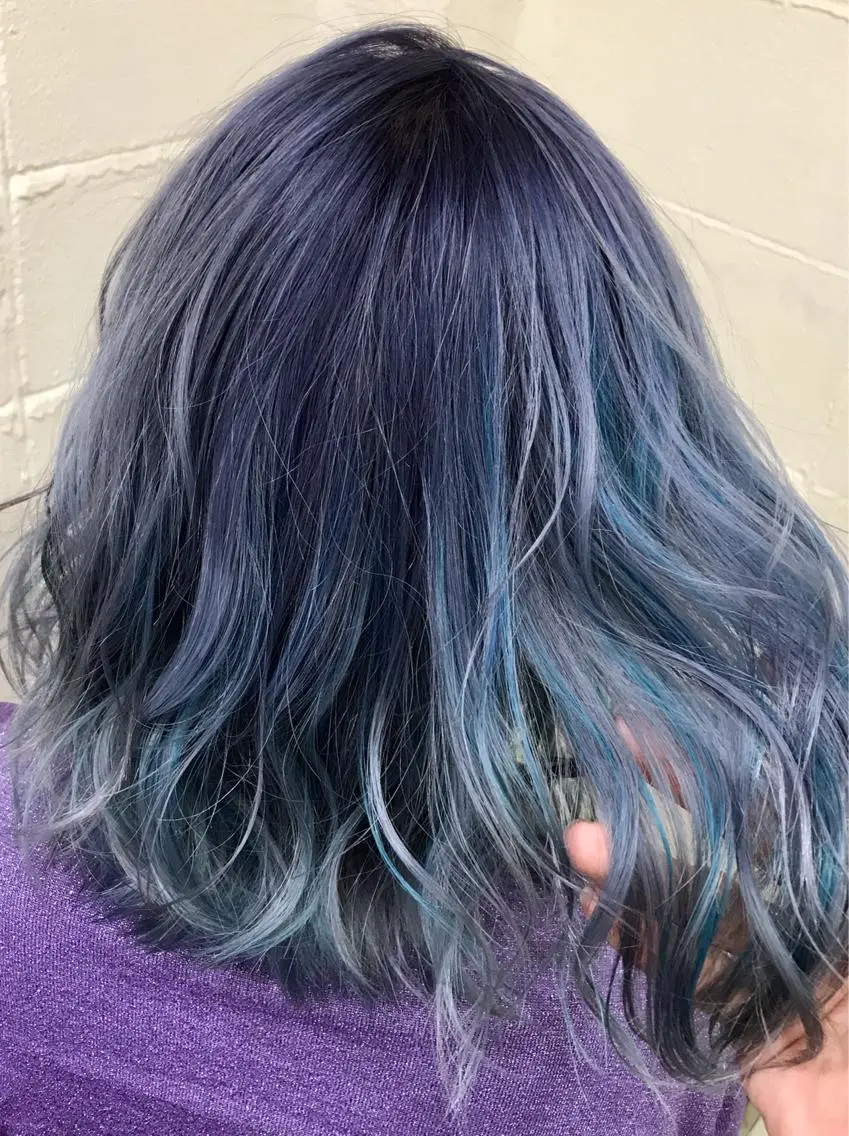 ミディアム カラー イズ ミのヘアスタイル