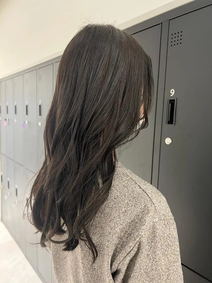 ロング カラー ヘアアレンジ ブラウンカラー オリーブブラウン 暗髪カラー🫐 おくだりんかのヘアスタイル