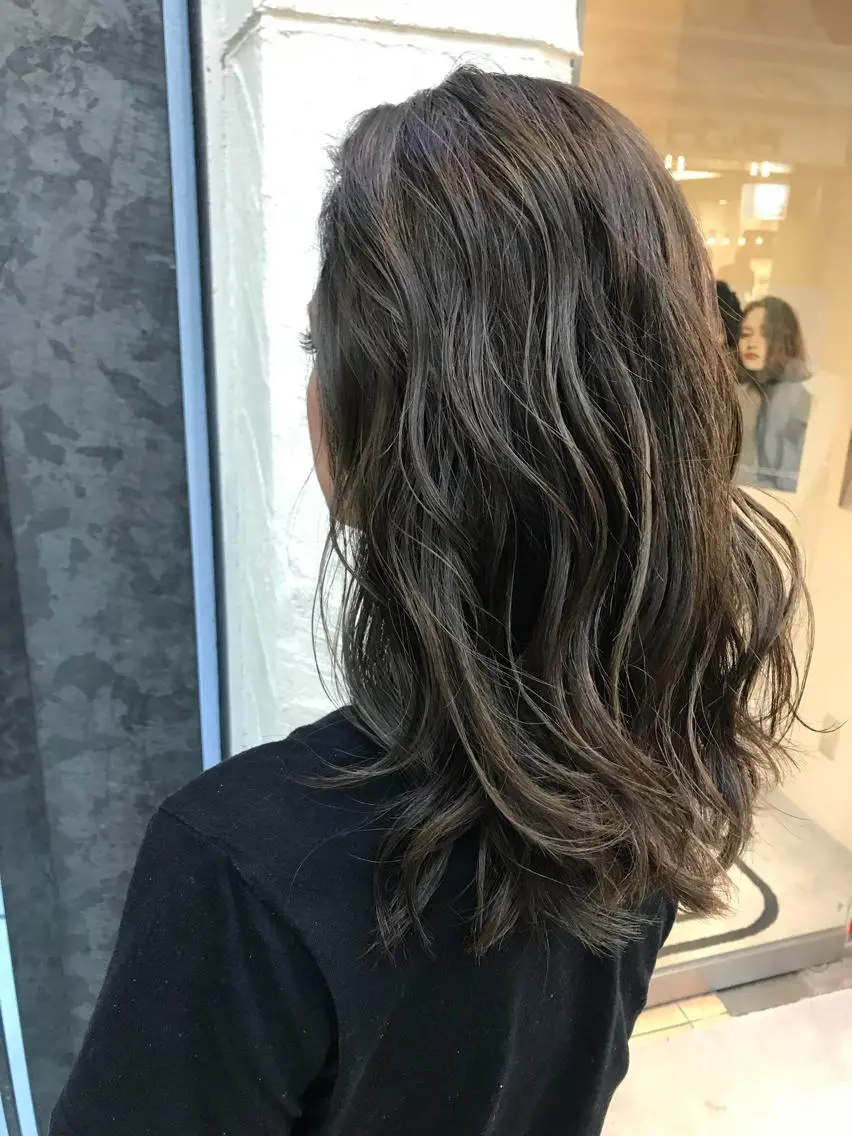 ミディアム カラー ブリーチ ハイライトカラー イルミナカラー ハイライト 髪質改善カラー韓国風 レイヤーtudaのヘアスタイル