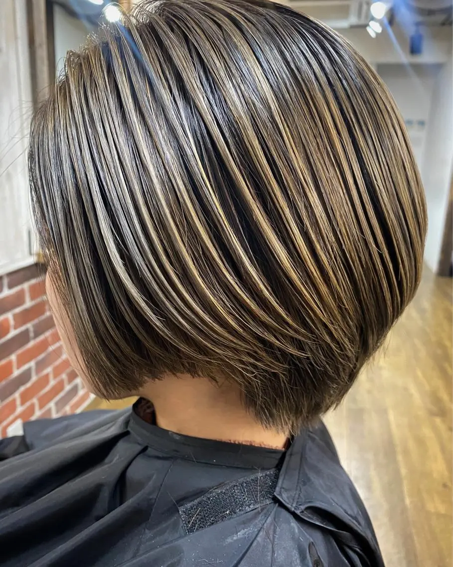 ショート アッシュ ハイライト レイヤーカット ショートヘア 大久保寿高✨ なりたい色を叶える✨のヘアスタイル