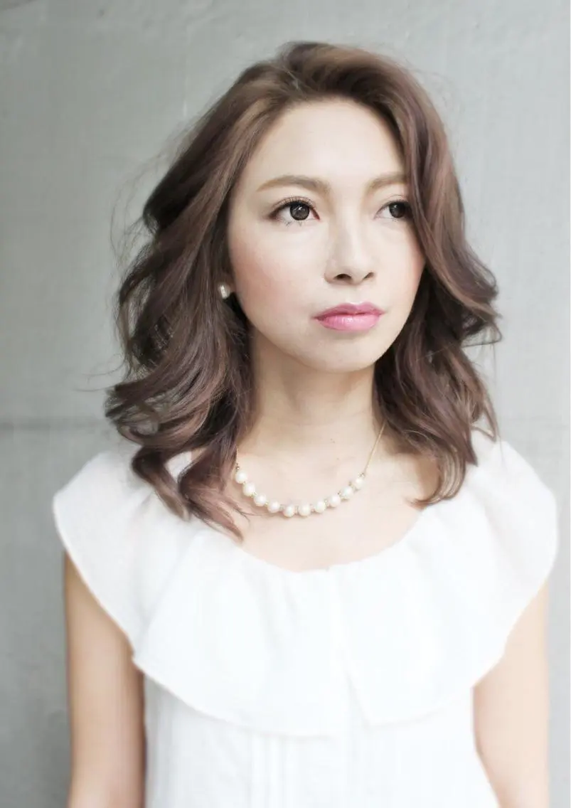 セミロング アッシュ 桑名 淳のヘアスタイル