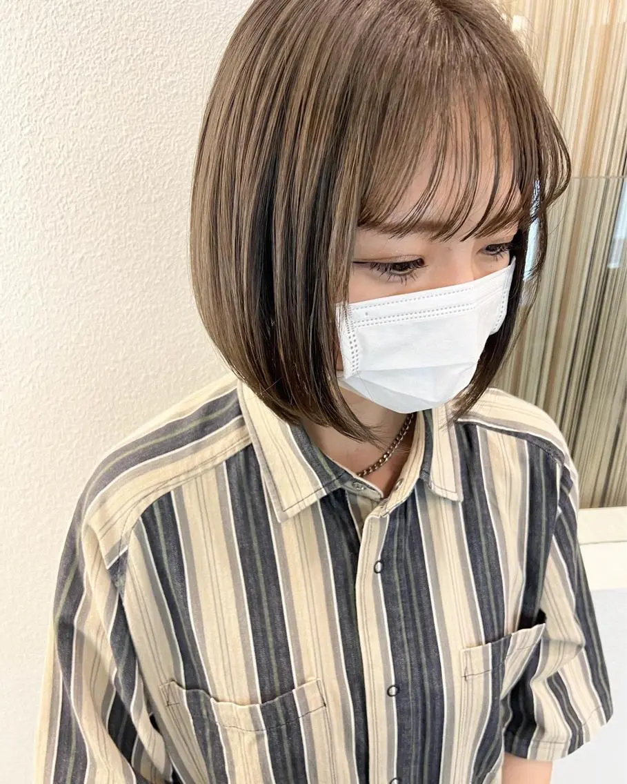 ショート カラー グレージュ ボブ カット 岡野 真歩のヘアスタイル