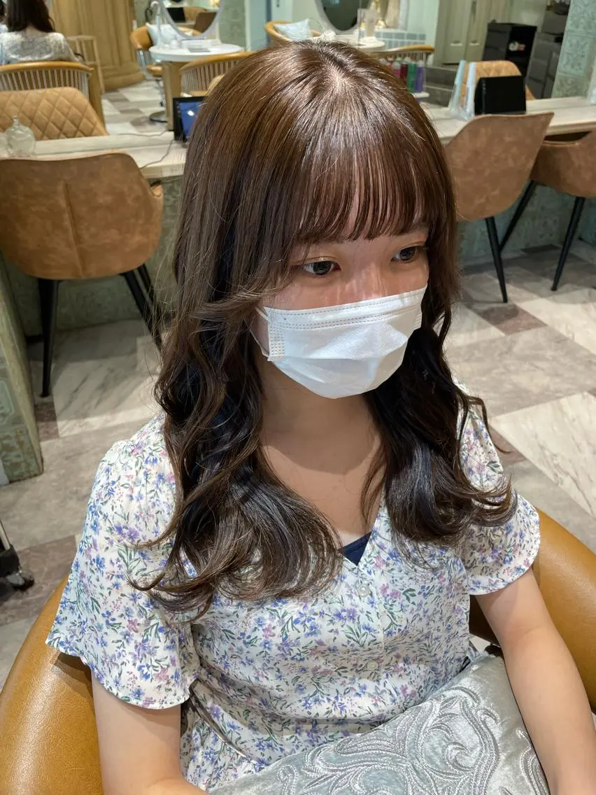 ミディアム カラー ベージュカラー 黒髪 ブリーチ ブルーカラー ブルーブラック ヘアカラー 木屋元一/透明感 /前髪/レイヤーのヘアスタイル