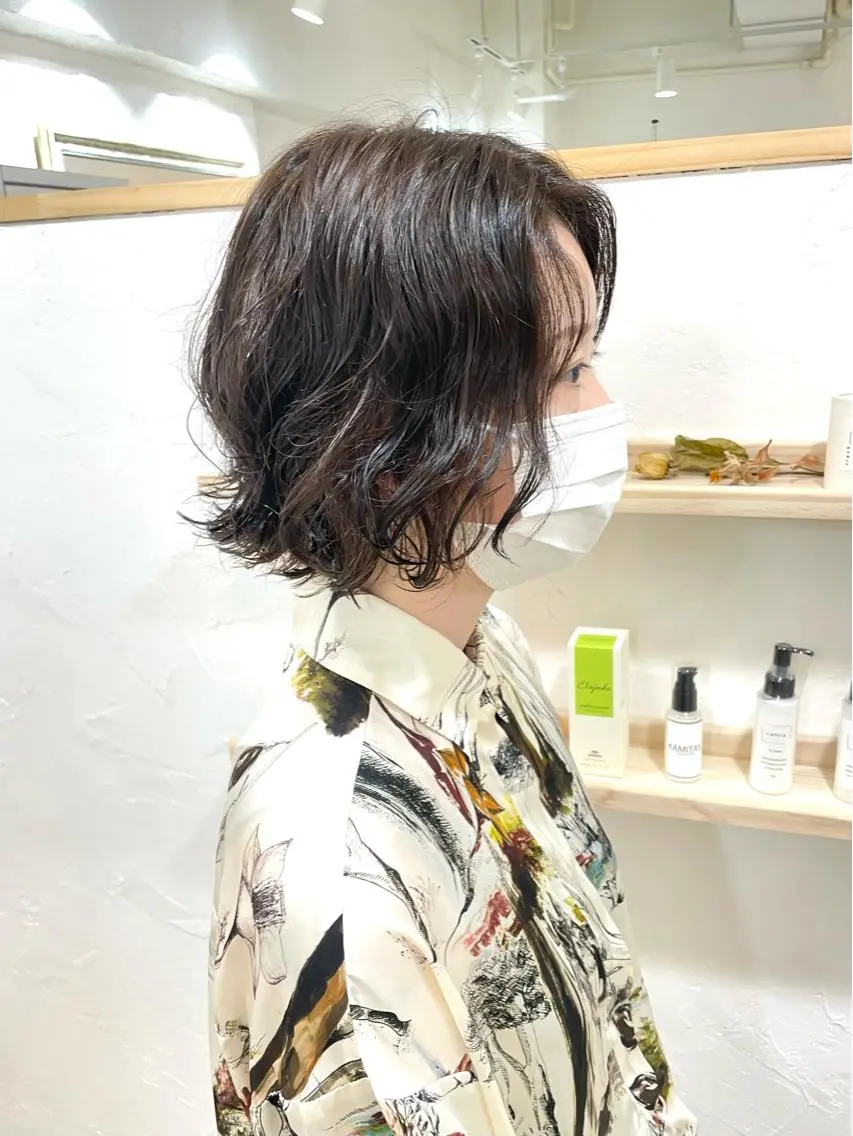 ショート カラー パーマ 切りっぱなしボブ 透明感カラー デザインカラー インナーカラー ボブ 髪質改善 縮毛矯正/ レイヤー/銀座/本木のヘアスタイル