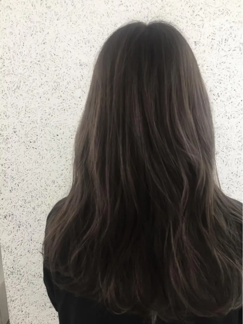 セミロング カラー パーマ ヘアアレンジ アディクシーカラー シルバー ✨ハイクオリティ✨ 山本香也のヘアスタイル