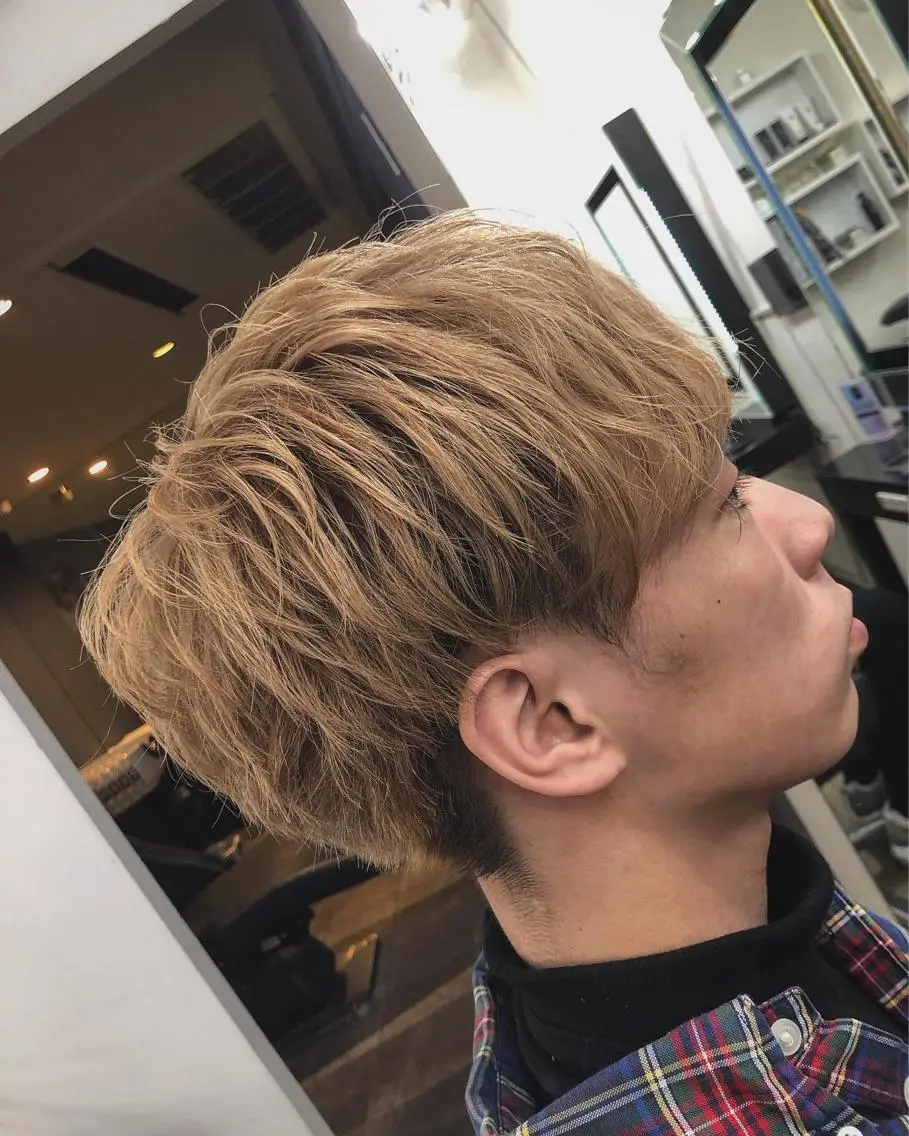 カラー ベージュカラー ブリーチ ミルクティーベージュ 大阪メンズヘアのプロ 高橋 直希のヘアスタイル