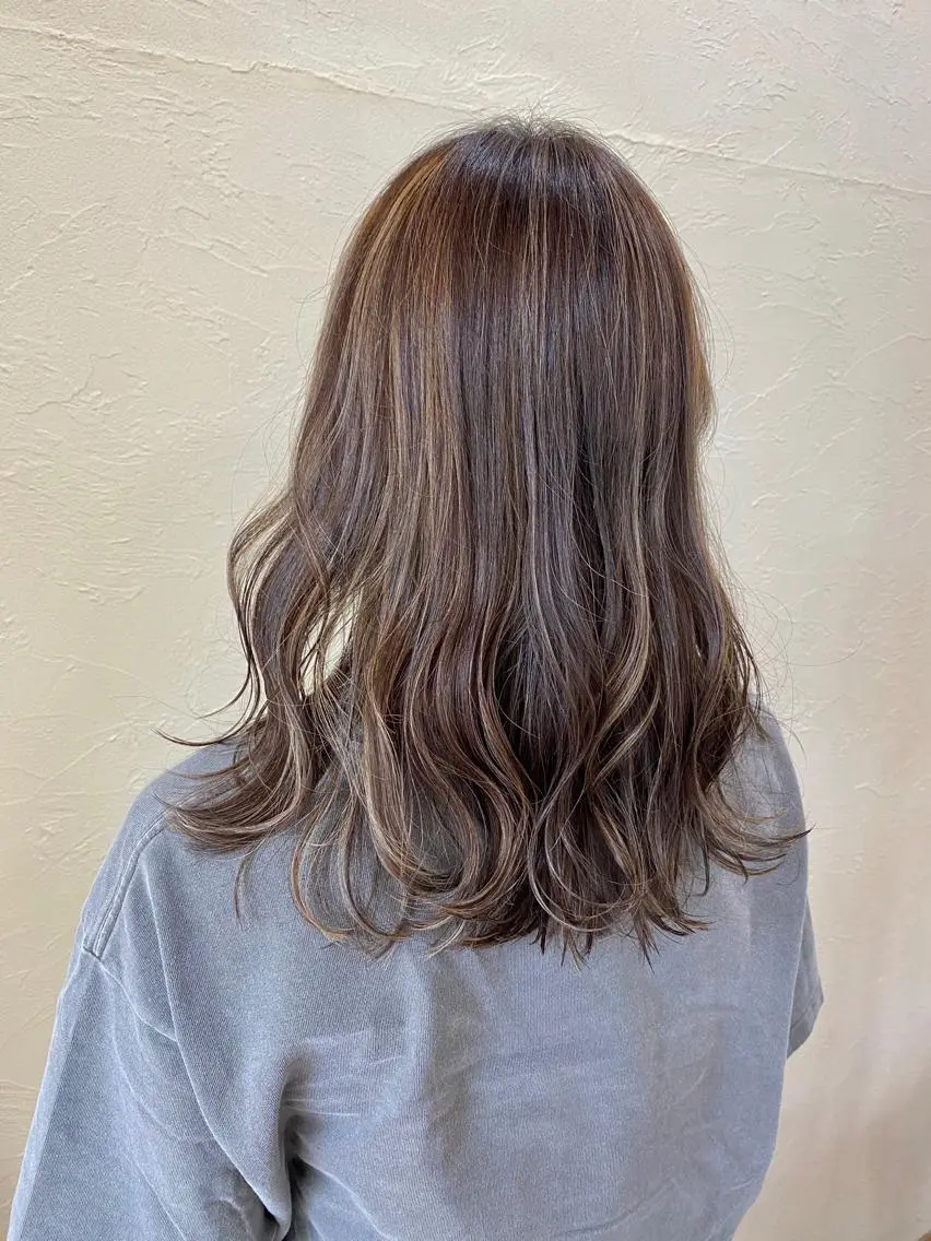 ロング カラー ハイライトカラー ハイライト カット ヘアカラー トリートメント ENIF ヤマグチアツコのヘアスタイル
