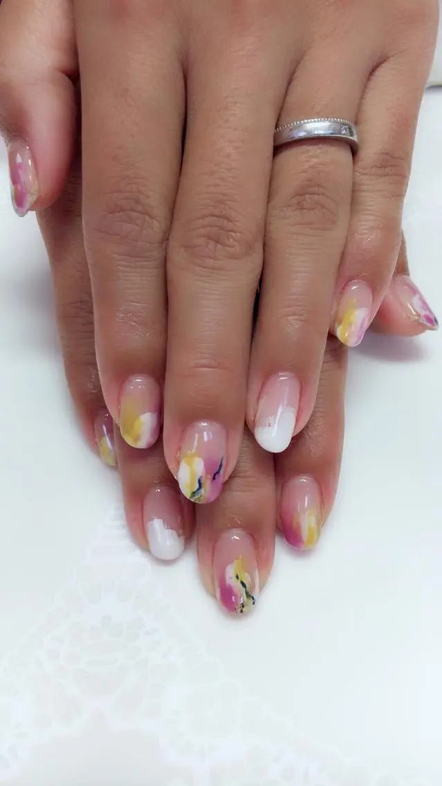 ネイル ニュアンスネイル フジタ エリカのネイルデザイン