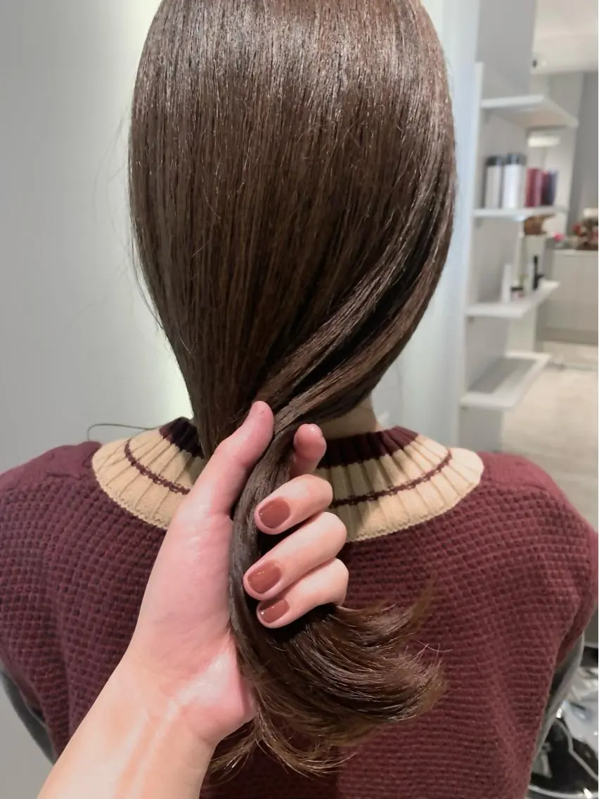セミロング カラー 髪質改善ストレート 中林優太のヘアスタイル