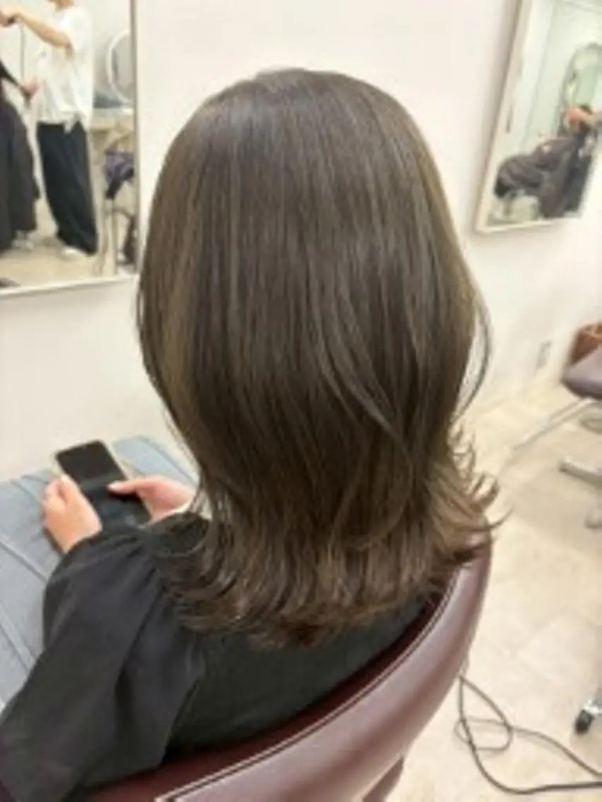ミディアム カラー アッシュ アッシュグレー アッシュグレージュ ベージュカラー 透明感カラー カット ヘアカラー トリートメント 初めでも安心🌟 newi町田✂のヘアスタイル