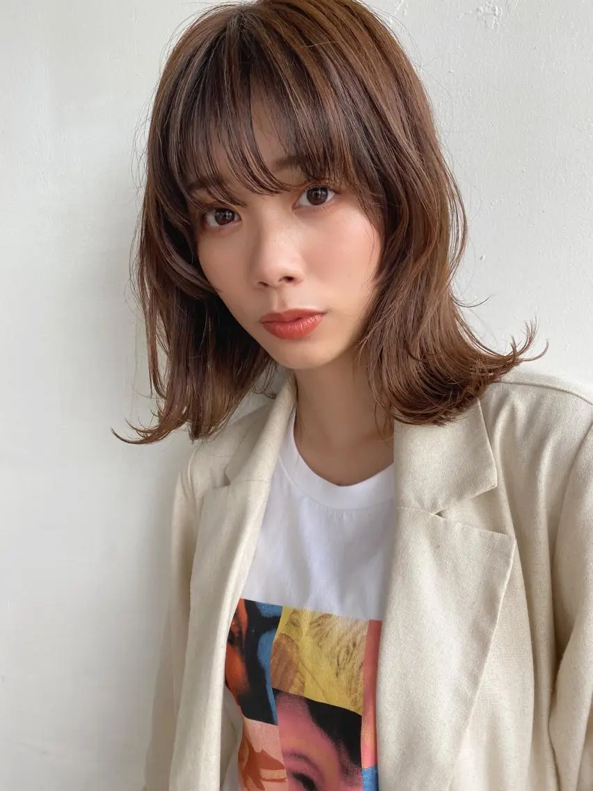 ミディアム レイヤーカット ウルフカット ウルフレイヤー 鎌倉 彩のヘアスタイル