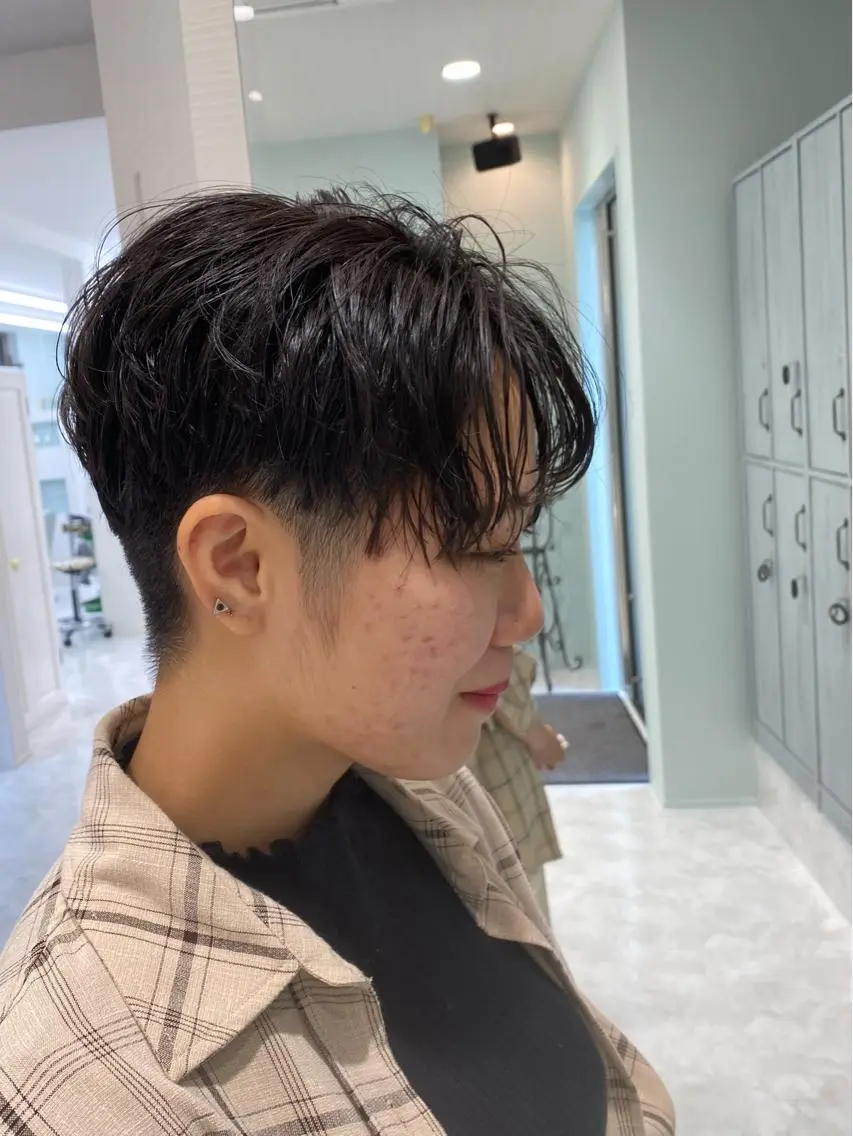 ショート カラー 中川 茜里のヘアスタイル
