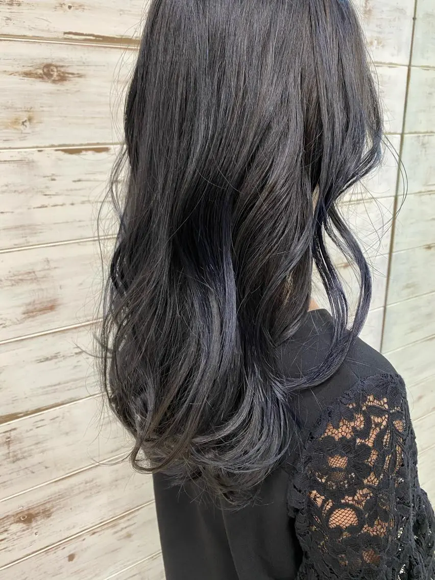 ロング カラー 黒髪 ブルーカラー ブルーブラック カット ヘアカラー トリートメント 日比 貴大/ minim hairのヘアスタイル
