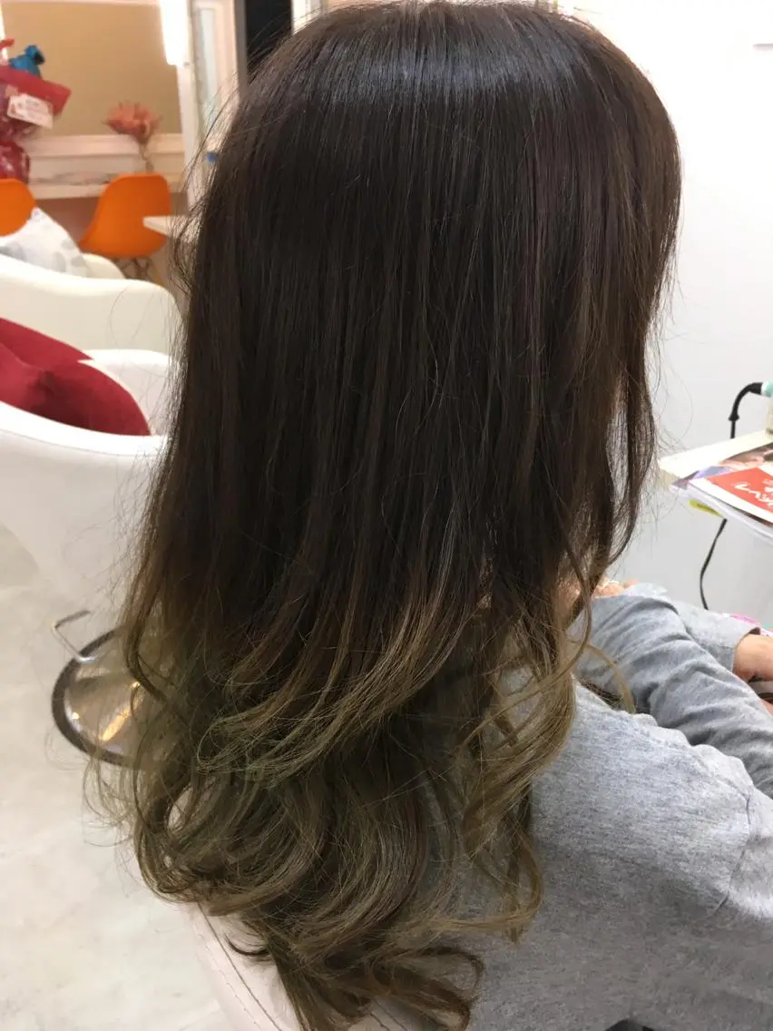 セミロング カラー グラデーションカラー 髪質改善 中川 翔のヘアスタイル