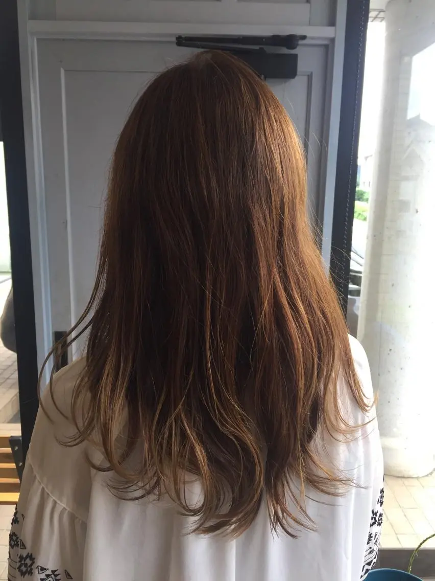 ロング カラー ベージュカラー ツキダテ ユイのヘアスタイル