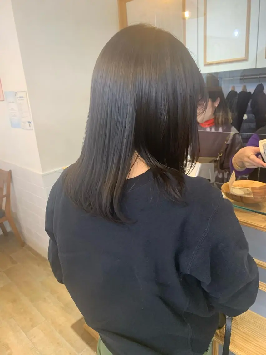 セミロング カラー パーマ ヘアアレンジ メンズ キッズ ネイル マツエク・マツパ アイブロウ カット パーマ レイヤーカット／ 巻ける縮毛矯正のヘアスタイル