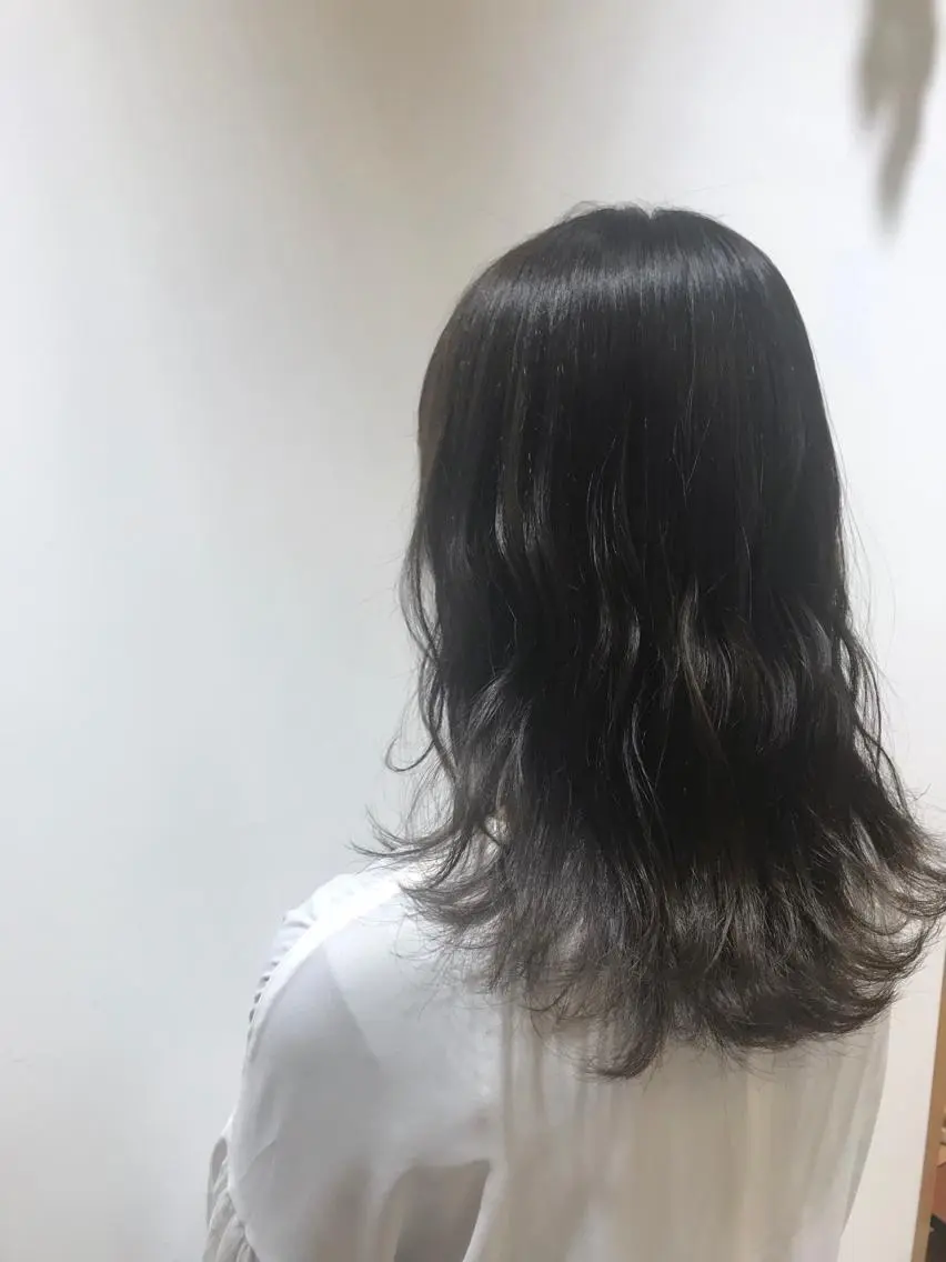 ミディアム カラー ヘアカラー 🐺ウルフ/レイヤー 似合わせ‎🤍沙羅のヘアスタイル