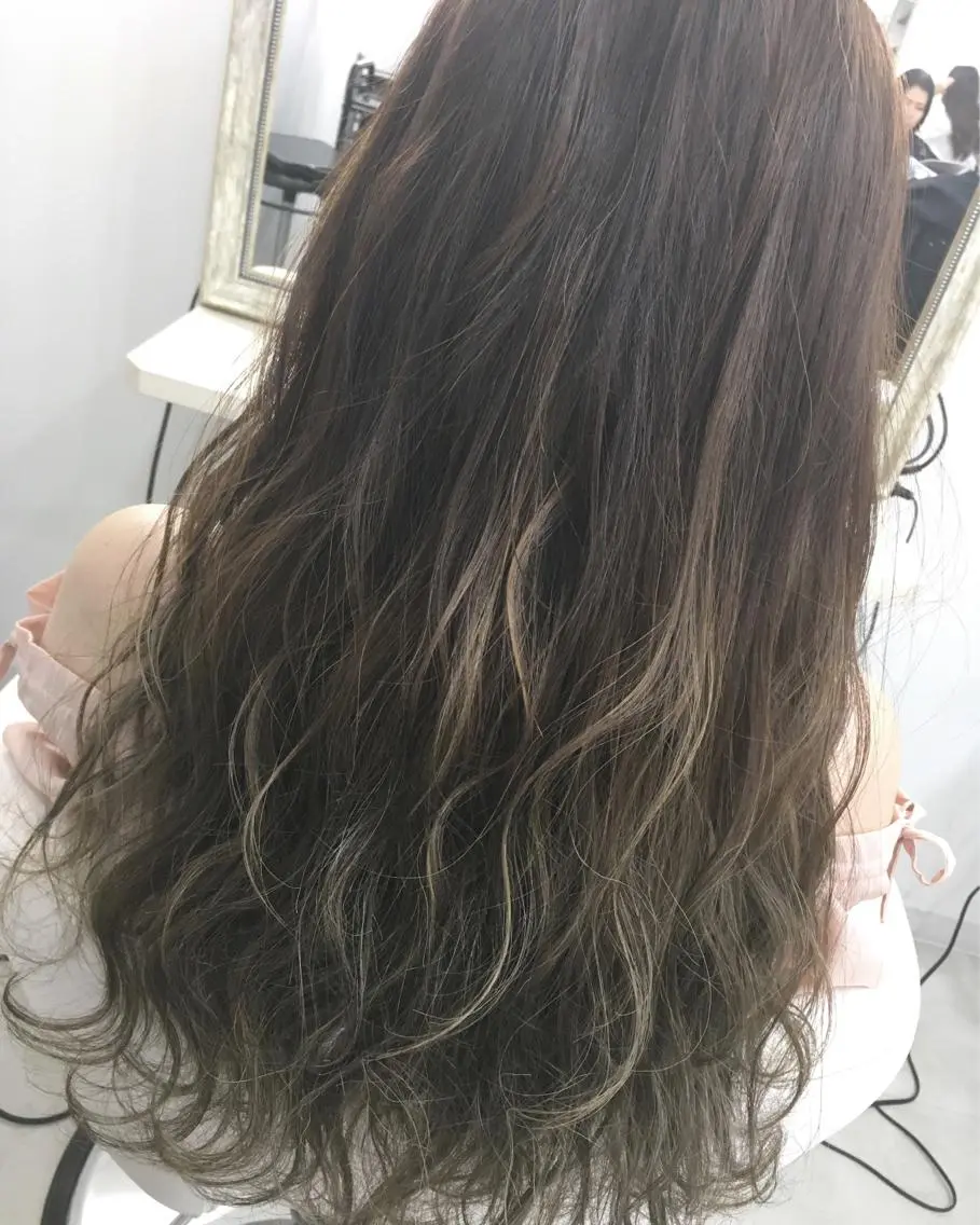 セミロング カラー 髪質改善 中川 翔のヘアスタイル