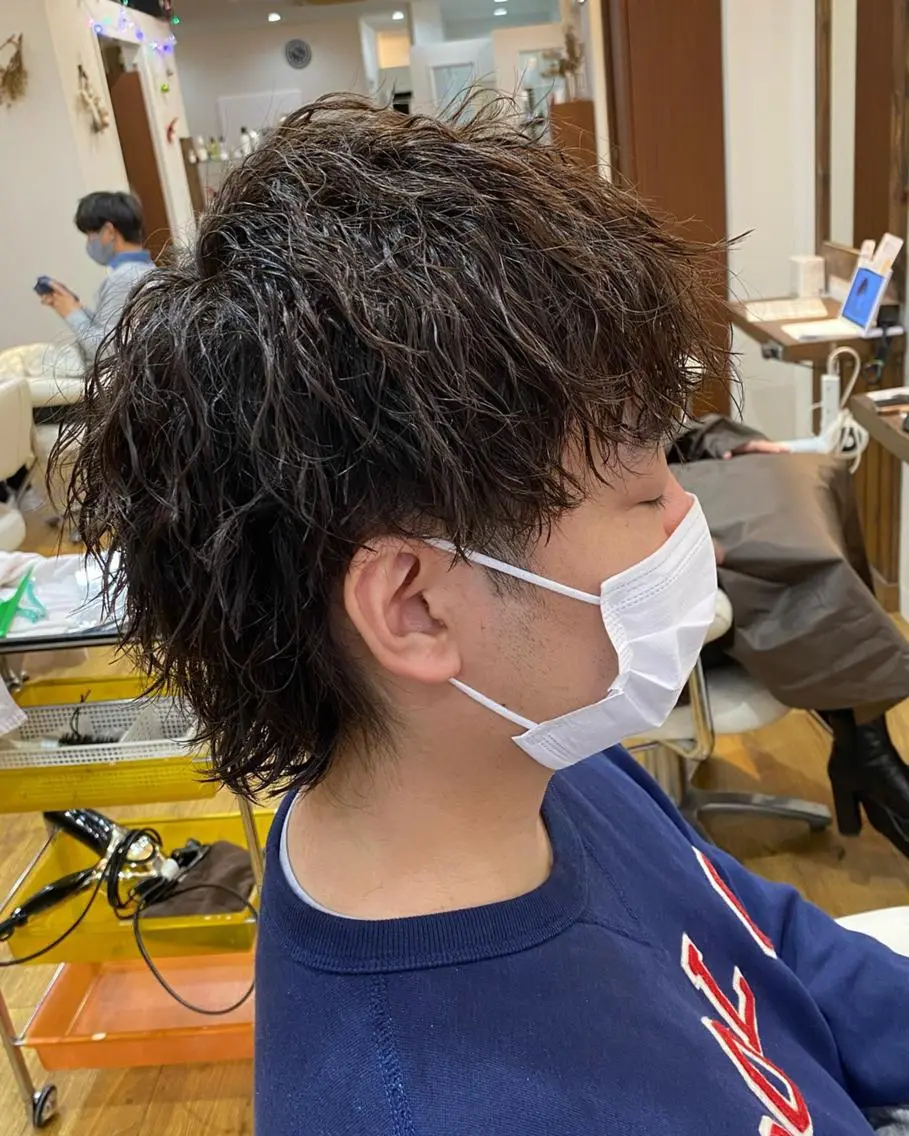 パーマ メンズ センターパート マッシュ メンズパーマ 学生（メンズ向け） メンズツイストパーマ 原田 涼矢のヘアスタイル