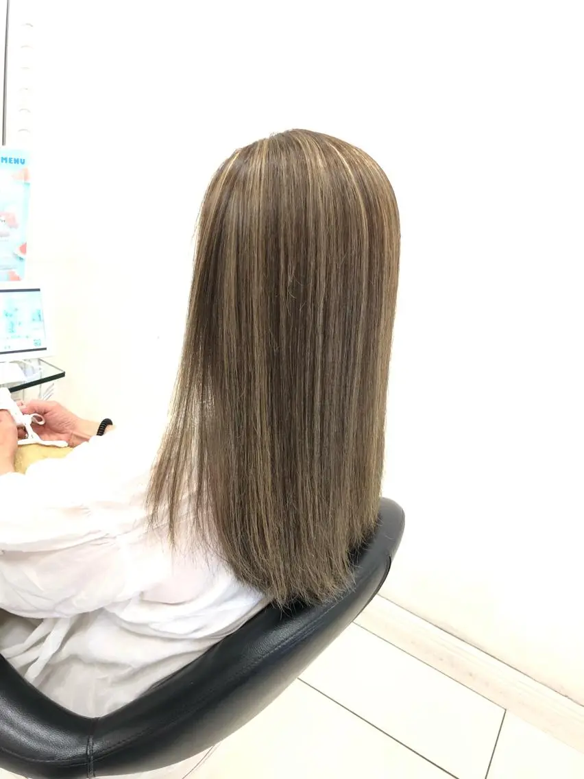 ロング カラー ヘアカラー トリートメント 渕向 克海のヘアスタイル