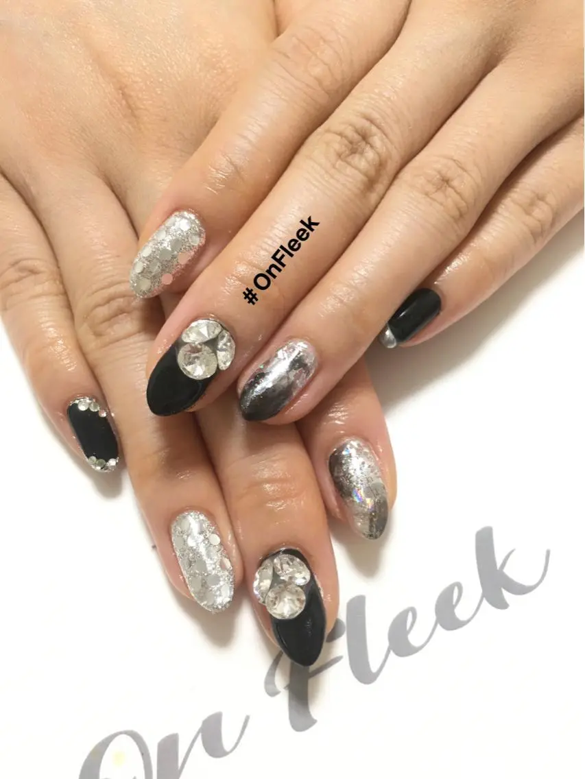 ネイル ストーンネイル ハンドネイル NailSalon ＃OnFleekのネイルデザイン