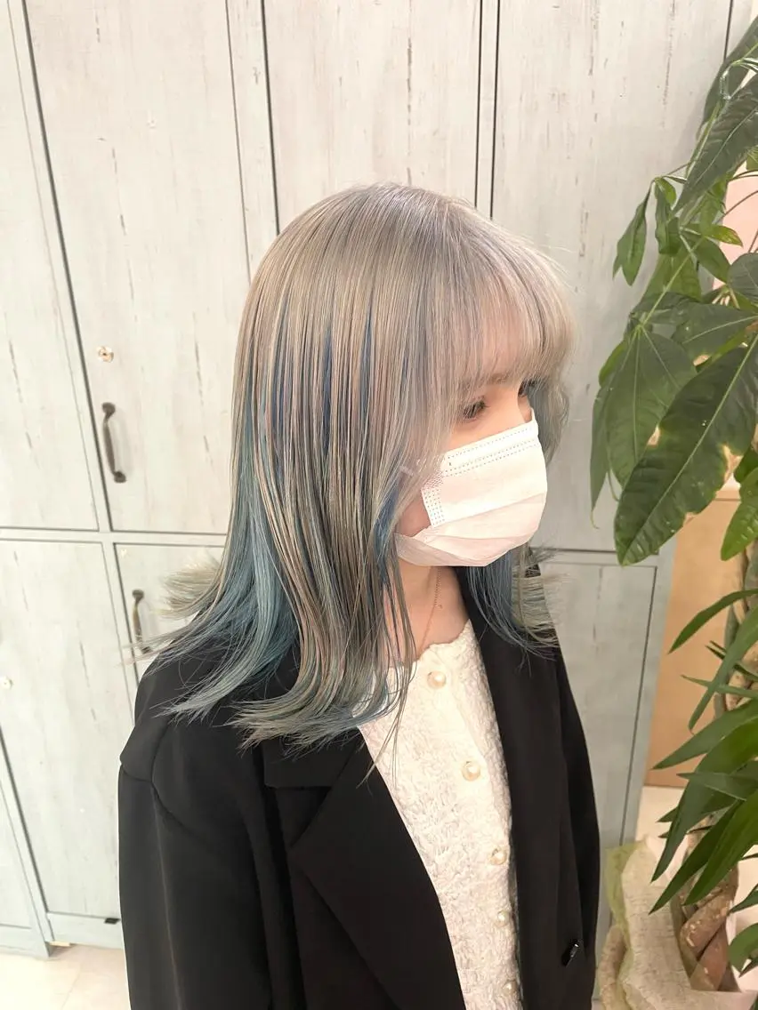 セミロング カラー アッシュ アッシュグレー アッシュグレージュ バレイヤージュ ミストバング 町田ブリーチデザイン 🌈MANATOのヘアスタイル
