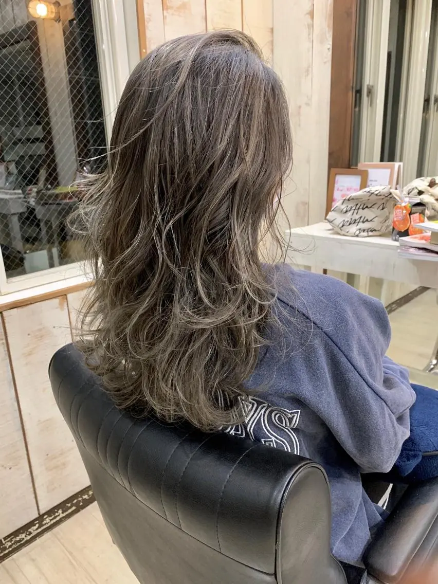 ロング カラー 鷺谷 玲奈のヘアスタイル