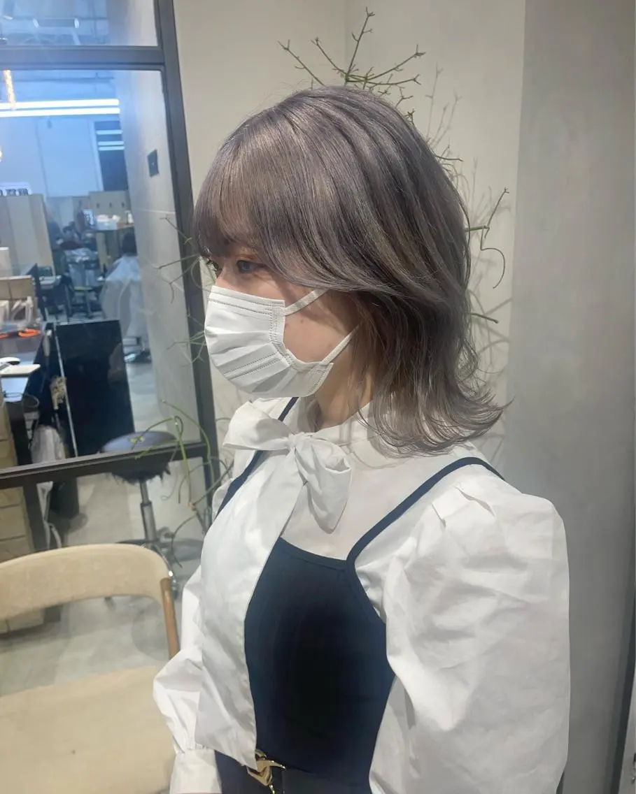 セミロング カラー ブリーチ ケアブリーチ ハイトーンカラー ヘアカラー トリートメント 🦋レイヤーカット ミドリカワ🦋のヘアスタイル