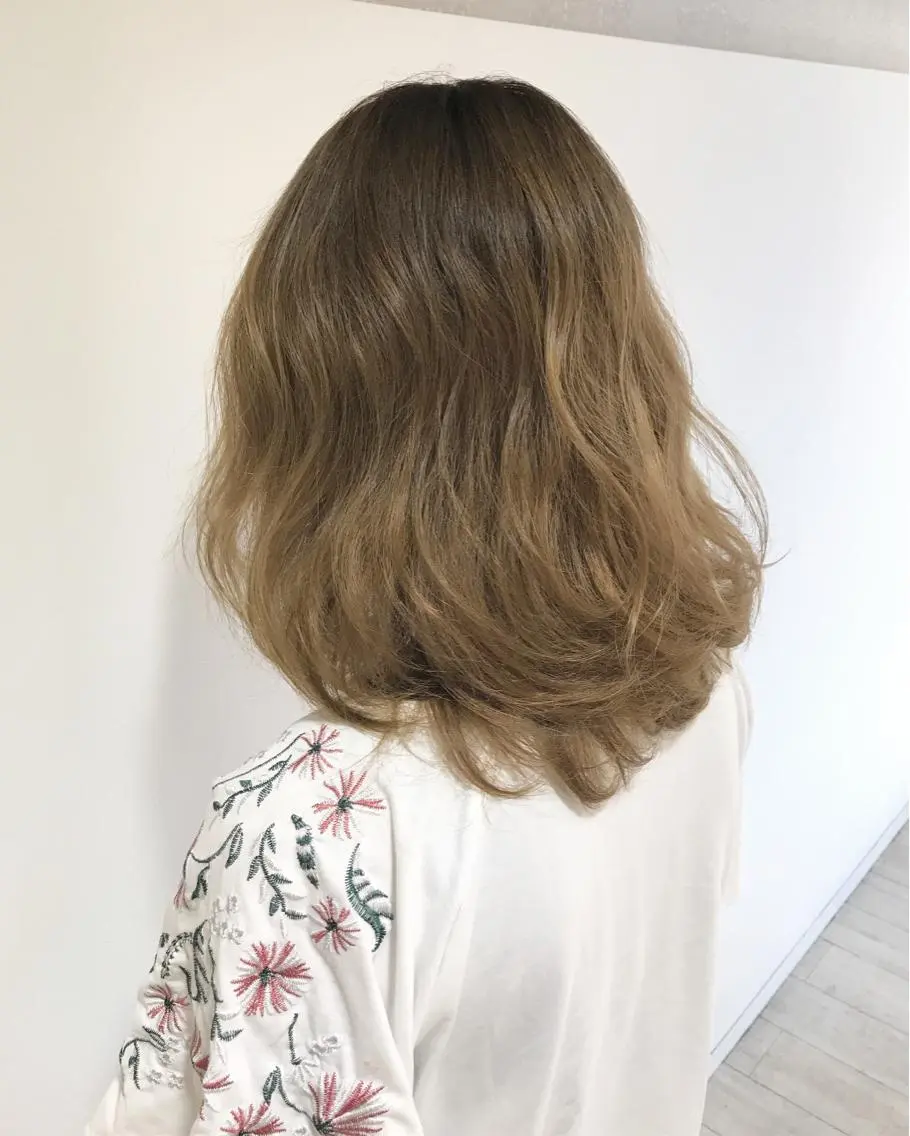 ミディアム 外国人風カラー ヘアカラー トリートメント Miru by INCE HAIRのヘアスタイル