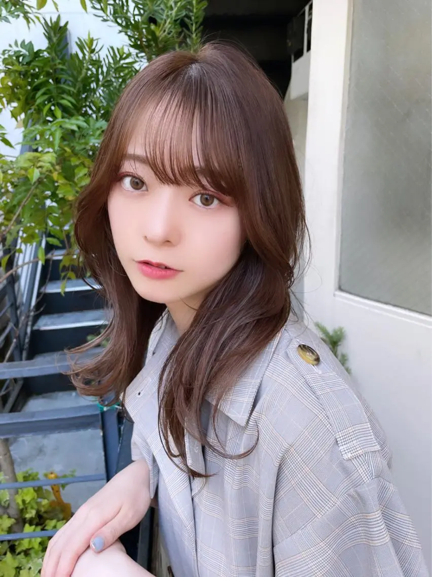 セミロング カラー パーマ アッシュ アッシュグレー アッシュグレージュ グレージュ くびれヘア 上田 ヒロツグのヘアスタイル