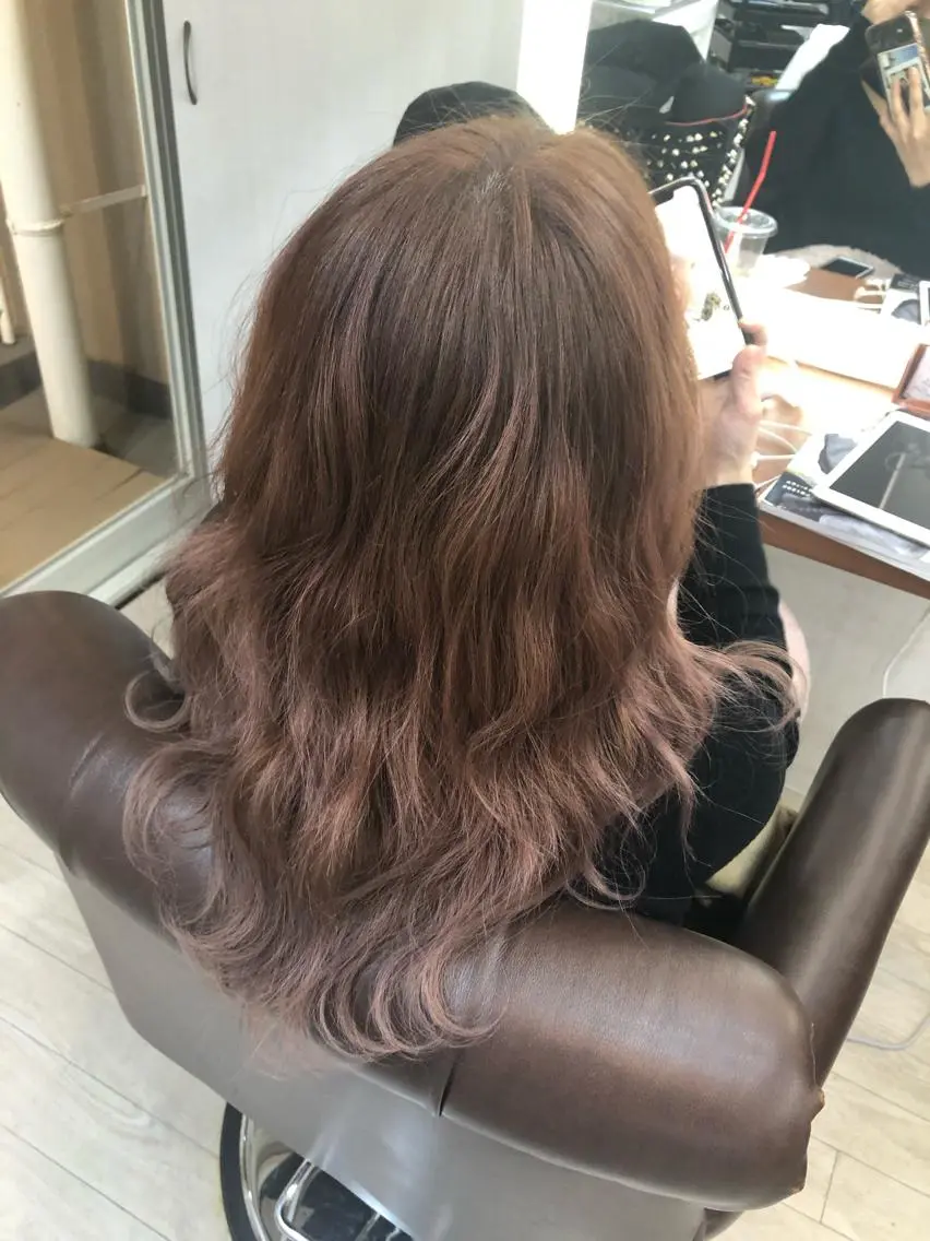 セミロング カラー ブリーチ ブリーチなしカラー ピンクカラー カット ヘアカラー トリートメント ヘアセット Aujua ソムリエ 勝又舞夏のヘアスタイル