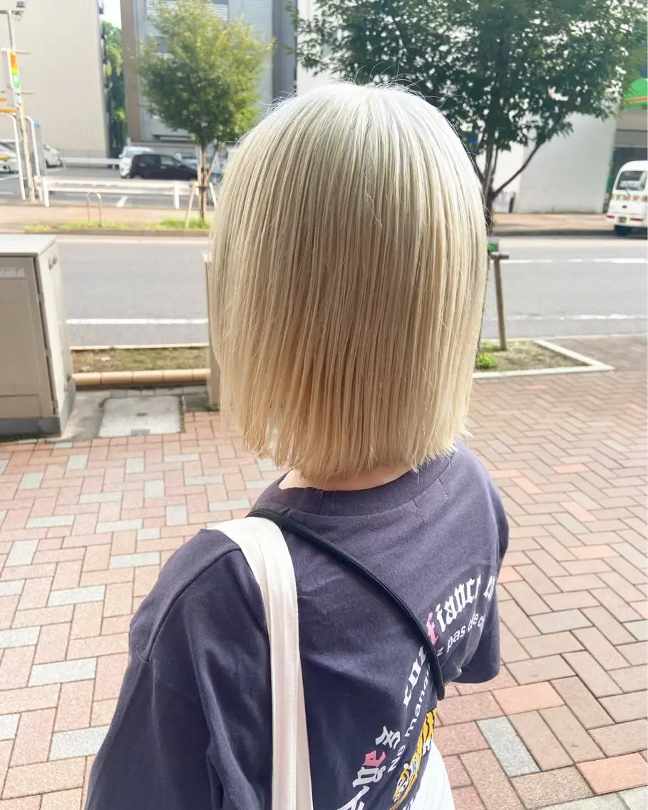 ミディアム カラー ベージュカラー ホワイトベージュ カット ヘアカラー トリートメント ウルフカット レイヤーカット上柿のヘアスタイル
