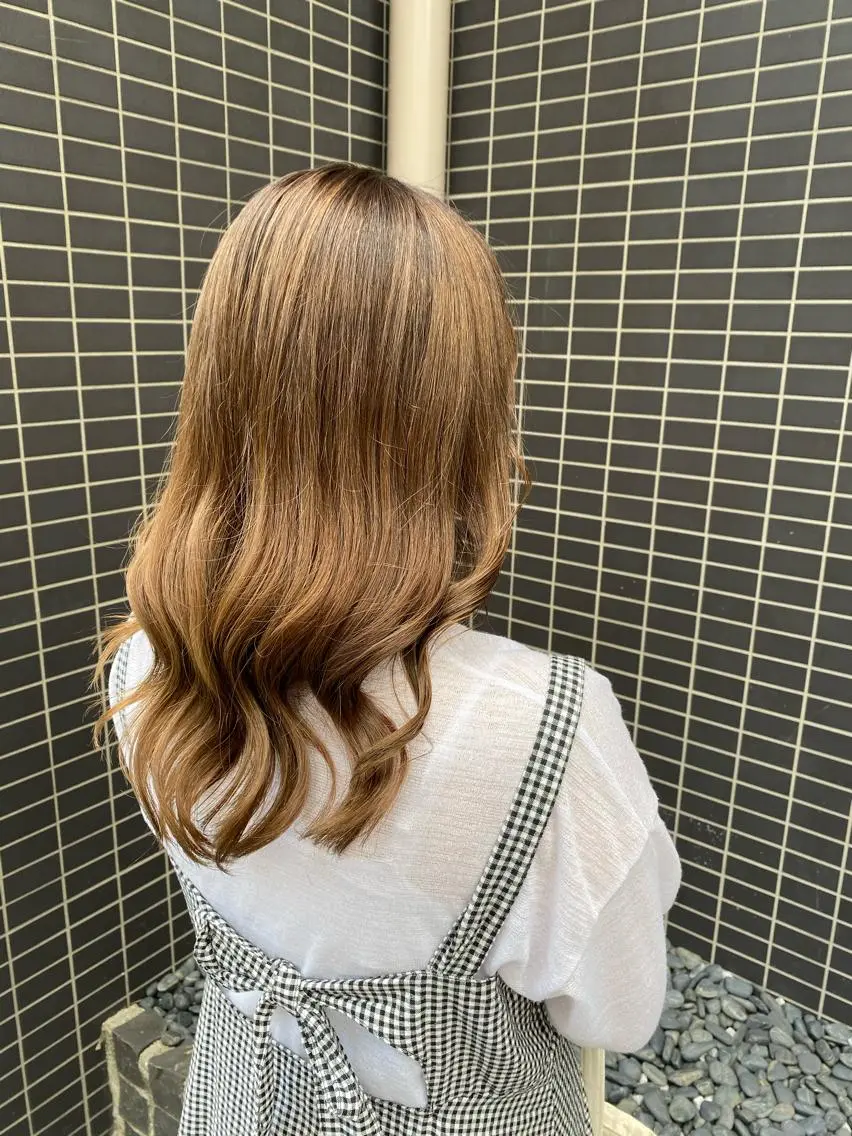 ロング カラー ベージュカラー ブリーチ ブラウンカラー ブラウンベージュ 透明感カラー シールエクステ 🪽CHIAKIのヘアスタイル