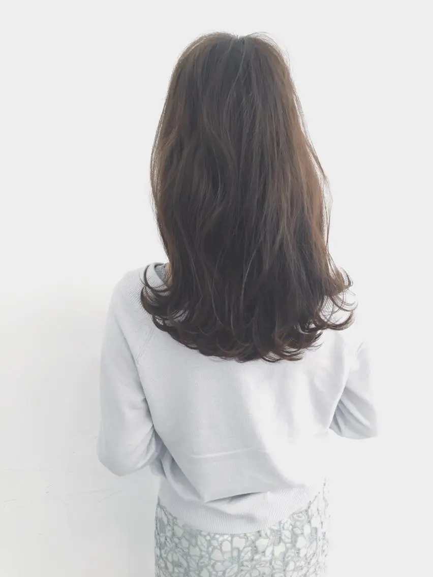 ミディアム レイヤーカット 佐藤 旭のヘアスタイル