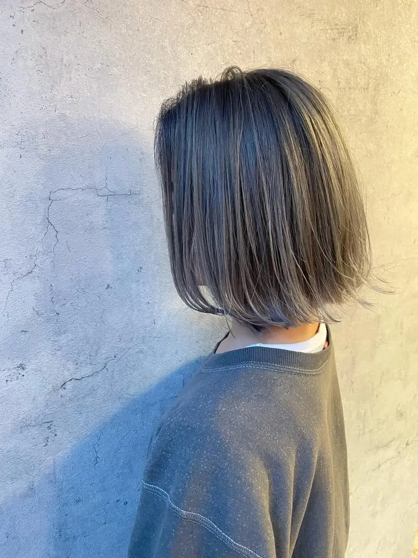 ミディアム カラー ダブルカラー シルバー ヘアカラー トリートメント 平川 友希子のヘアスタイル