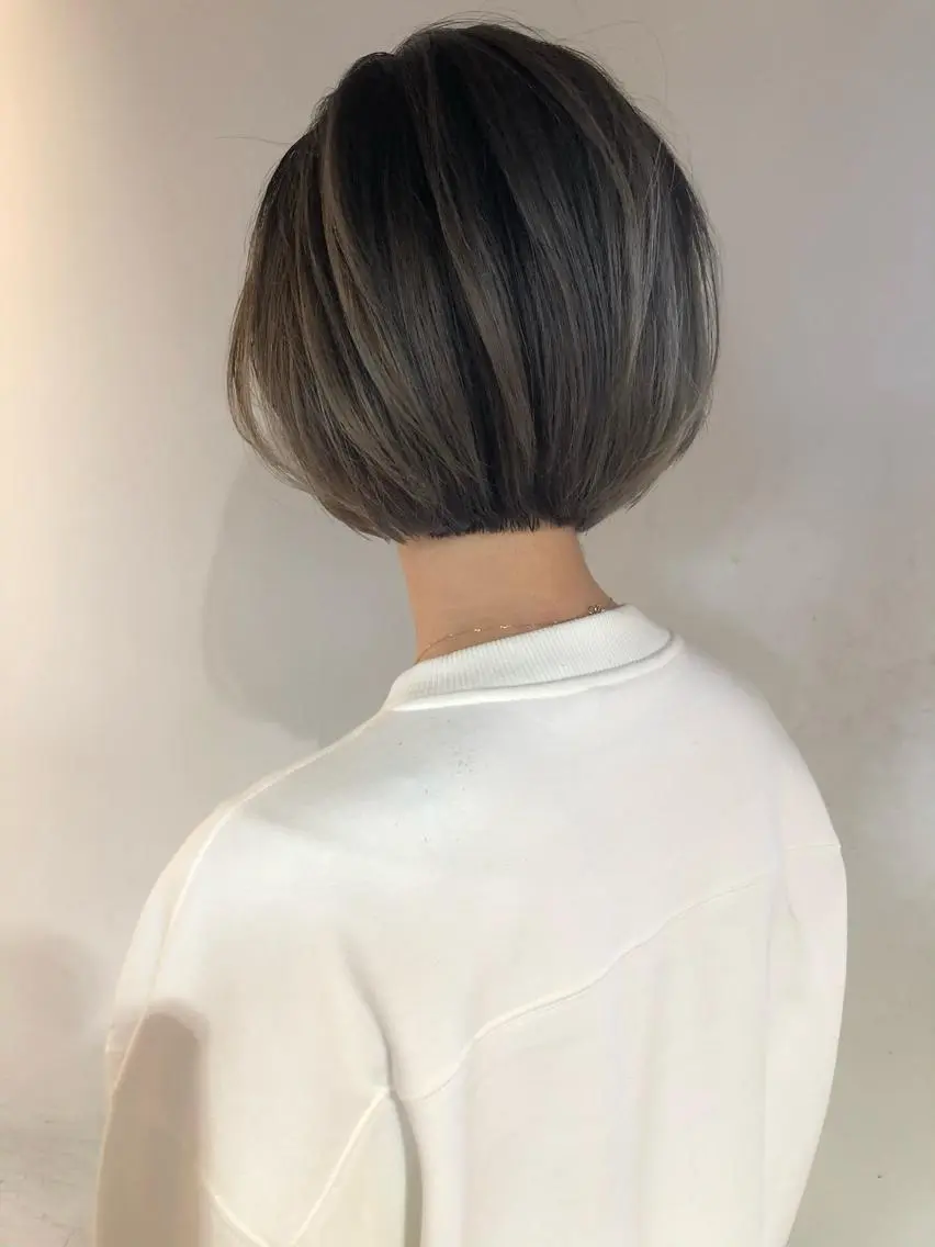ショート カラー バレイヤージュ ベージュカラー シルバー シルバーベージュ レイヤーカット カット ヘアカラー トリートメント 上品な大人レイヤー 🍀渋谷🍀濱口敬太のヘアスタイル