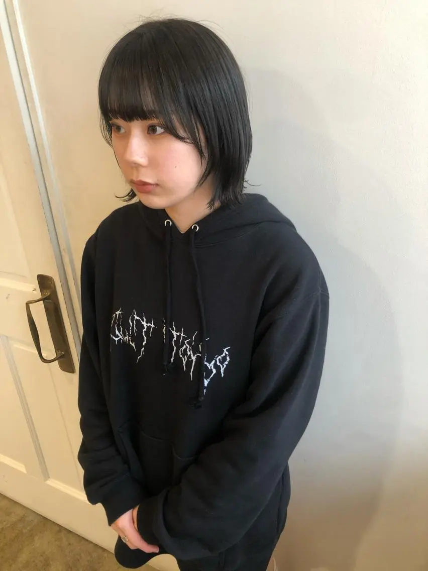 ミディアム カラー カット ヘアカラー トリートメント MIOベージュカラー 柔らかいカラーのヘアスタイル