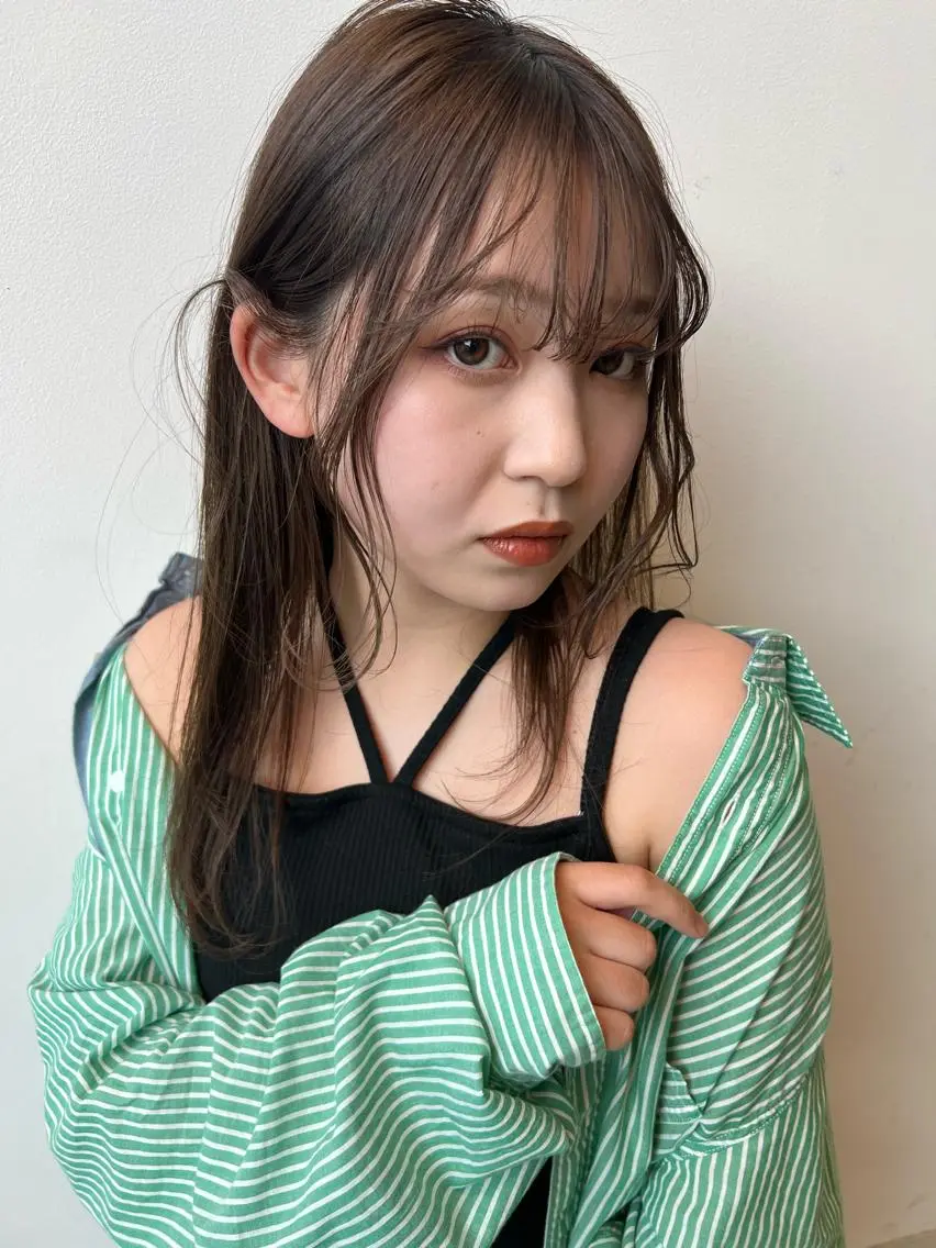 ミディアム カラー 小池 楓のヘアスタイル