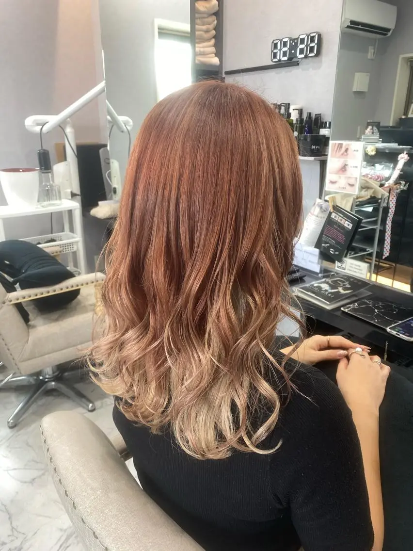 セミロング ヘアカラー FAVORE 【ファヴォーレ】のヘアスタイル