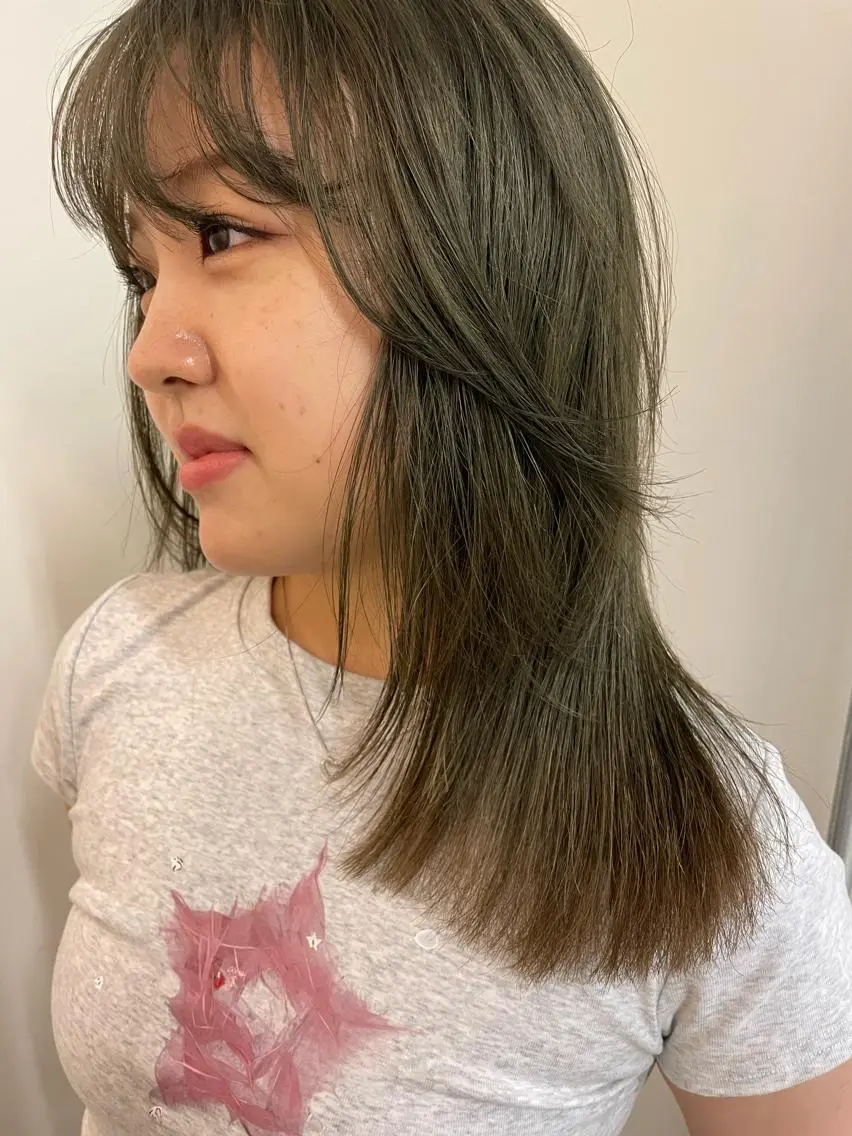 セミロング カラー カット ヘアカラー 🫧ハイトーン✨格安 より質💐マンツーマのヘアスタイル