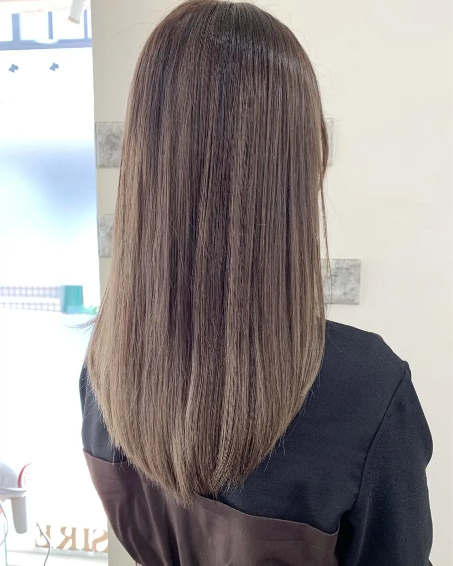 セミロング カラー 薄田 珠美のヘアスタイル
