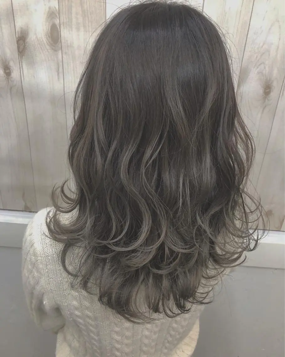 ミディアム Loob.TOKYO MIYA🌈のヘアスタイル