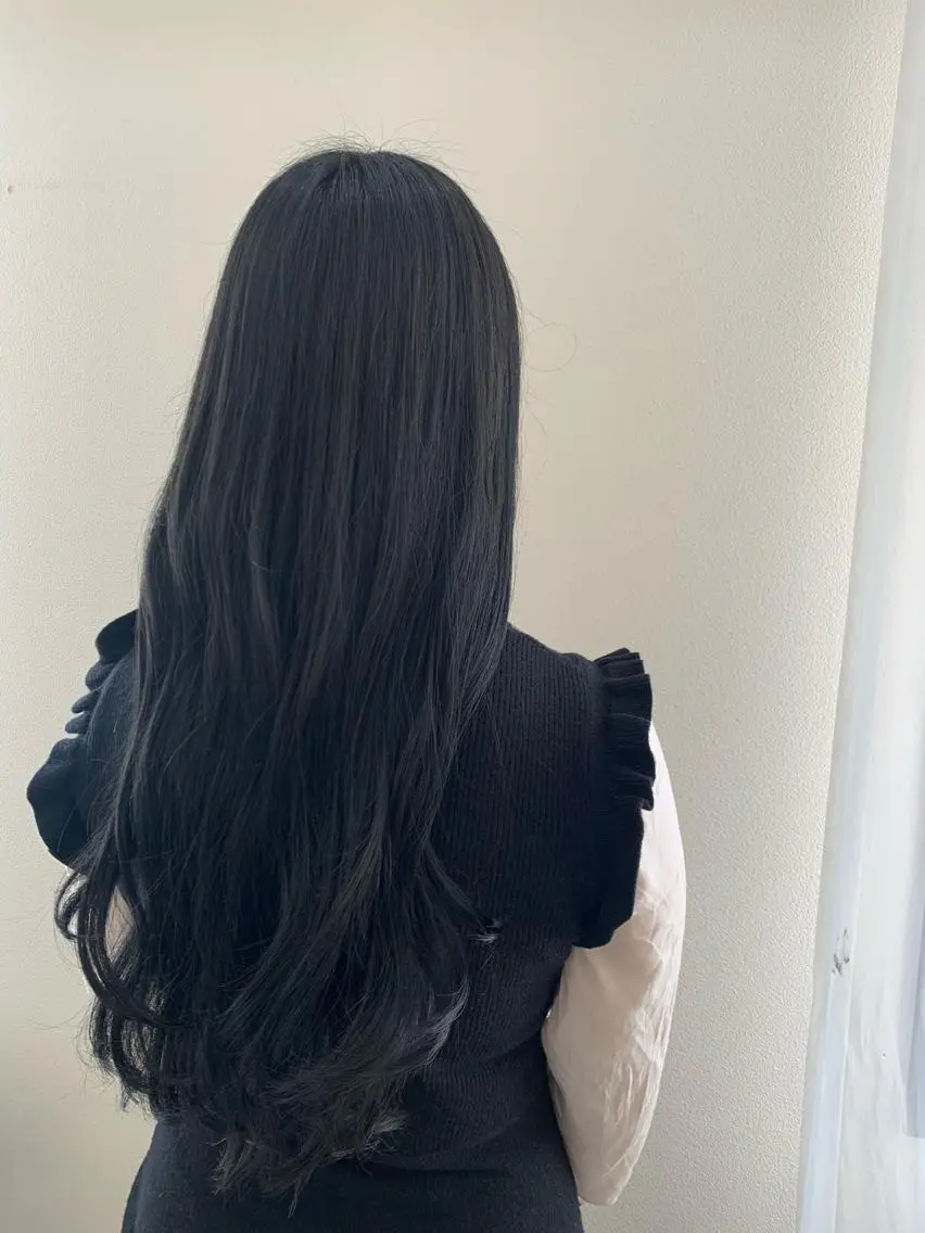 ロング カラー 黒髪 グレーブラック イルミナカラー カット 縮毛矯正 トリートメント 韓国🇰🇷髪質改善 Chisaki치사키のヘアスタイル
