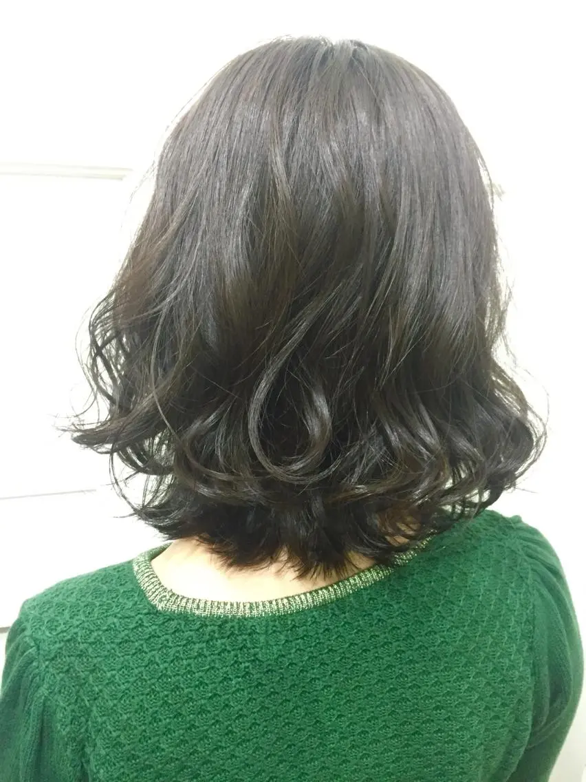 ショート ミディアム カラー パーマ アッシュ ブリーチ ブリーチなしカラー 若杉 諒のヘアスタイル