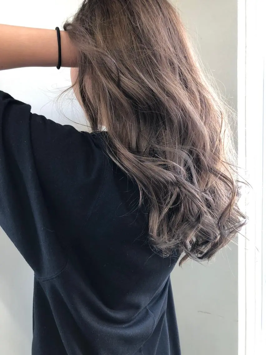 ロング ハイライト ヘアカラー トリートメント 小澤大輔 YOLO hairのヘアスタイル