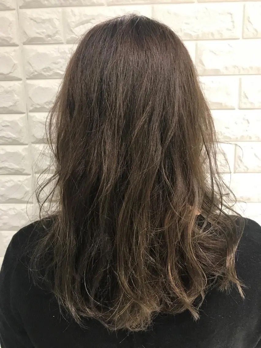 セミロング カラー グレージュ EARTH 志木店のヘアスタイル